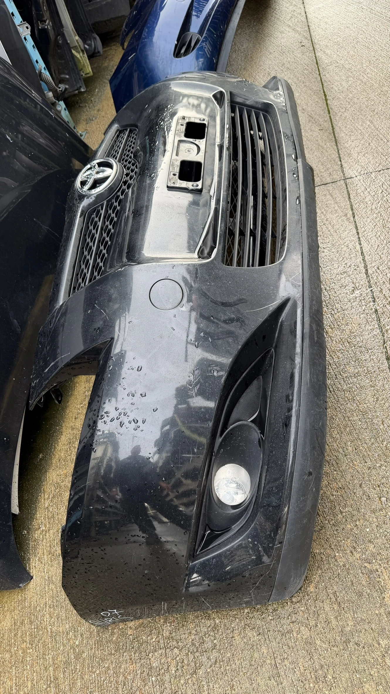 Предна броня за Toyota Auris 2007, снимка 2 - Части - 54078356