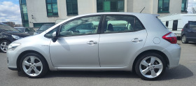 Toyota Auris facelift, 1,8 hibrid , като нова, снимка 9