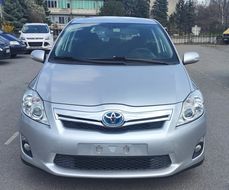 Toyota Auris facelift, 1,8 hibrid , като нова, снимка 2 - Автомобили и джипове - 40228737