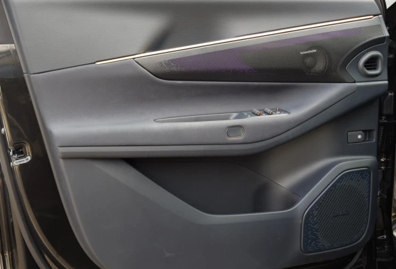 LynkCo 08 1.5 PLUG-IN HYBRID H/K 360 PANORAMA LED KEYLESS, снимка 5 - Автомобили и джипове - 52159231