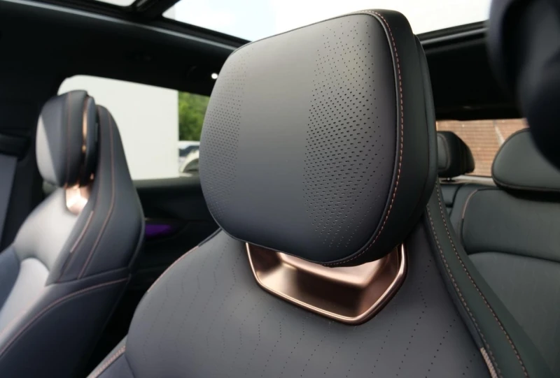 LynkCo 08 1.5 PLUG-IN HYBRID H/K 360 PANORAMA LED KEYLESS, снимка 10 - Автомобили и джипове - 52159231