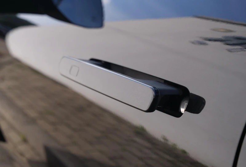 LynkCo 08 1.5 PLUG-IN HYBRID H/K 360 PANORAMA LED KEYLESS, снимка 17 - Автомобили и джипове - 52159231