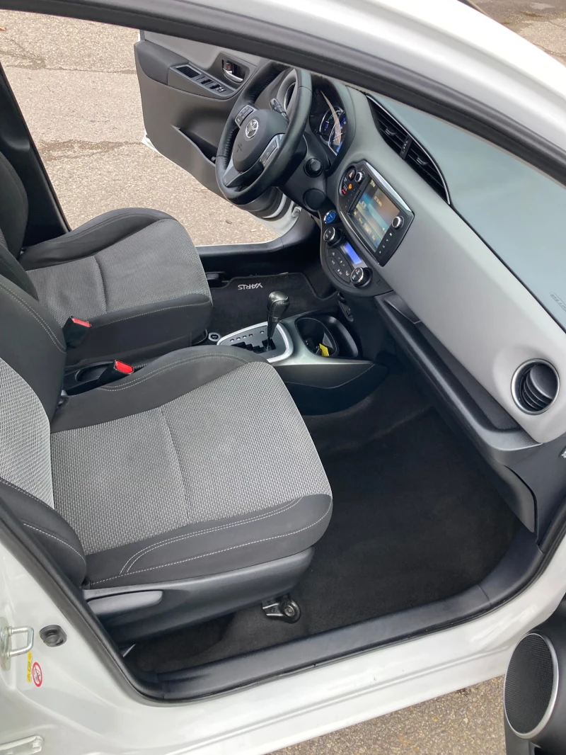 Toyota Yaris 1.5 Hibrid EVRO 6 avtomatik, снимка 14 - Автомобили и джипове - 52517389