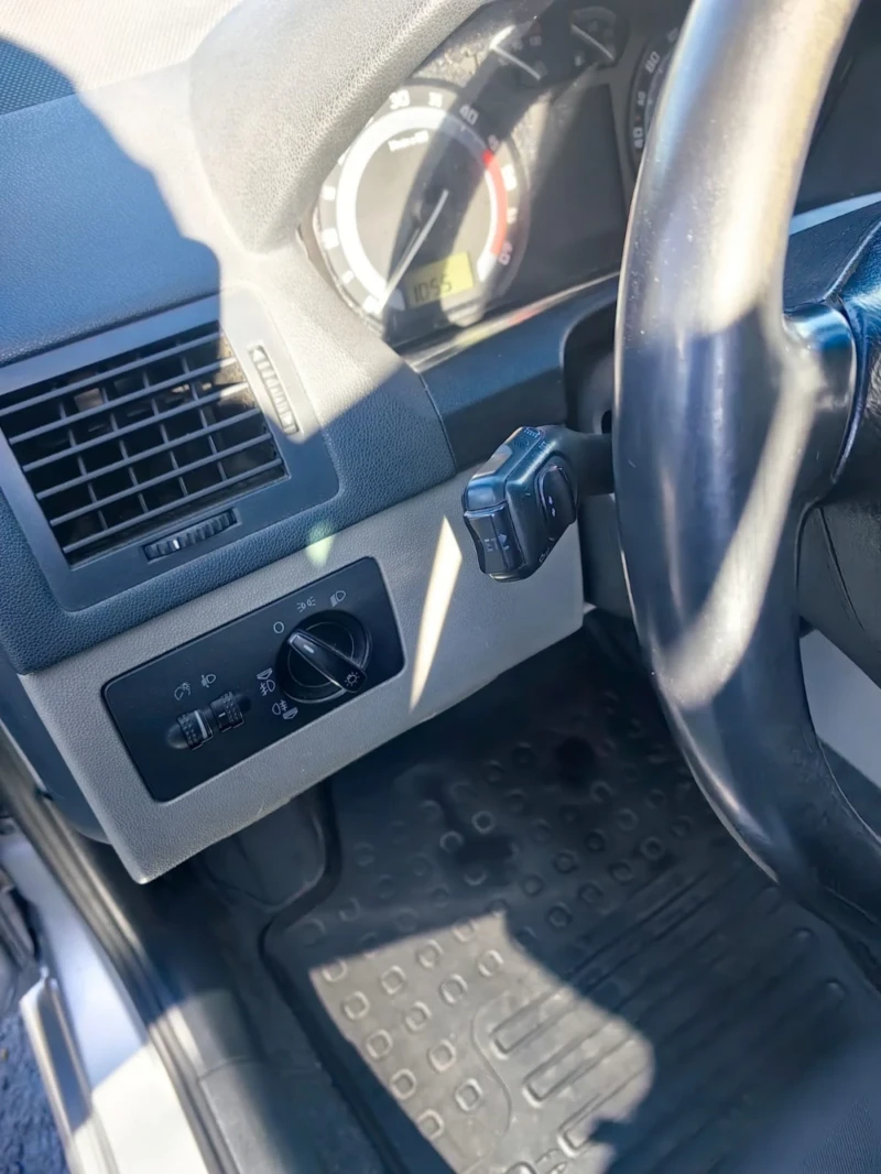 Skoda Fabia, снимка 8 - Автомобили и джипове - 52905300