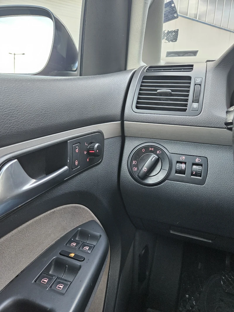 VW Touran Cross, снимка 11 - Автомобили и джипове - 53048916