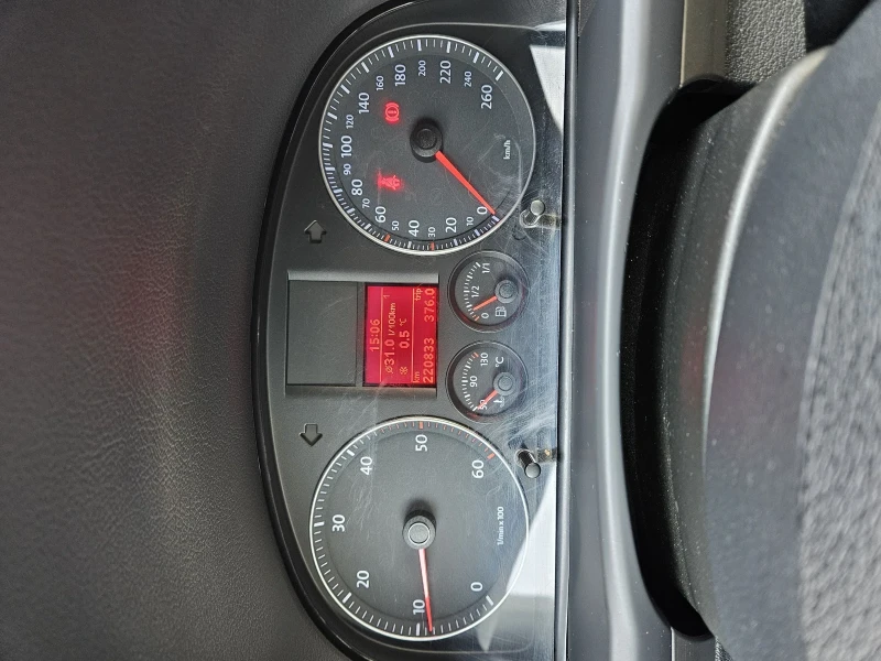 VW Touran Cross, снимка 9 - Автомобили и джипове - 53048916