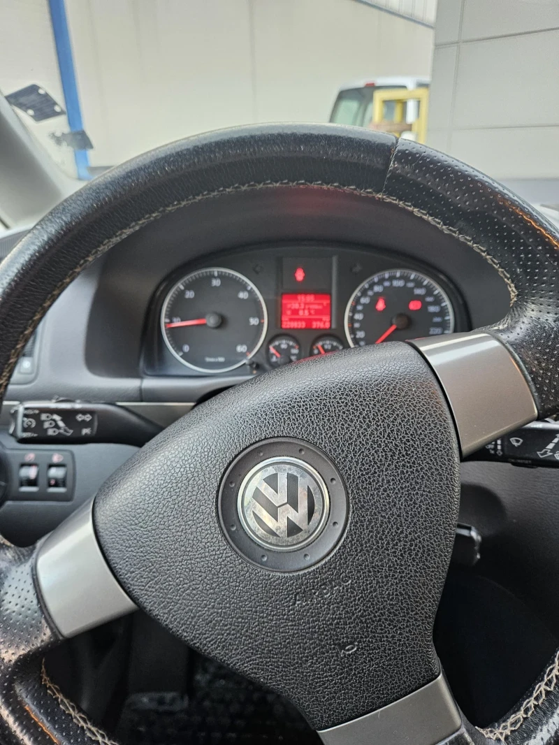 VW Touran Cross, снимка 7 - Автомобили и джипове - 53048916