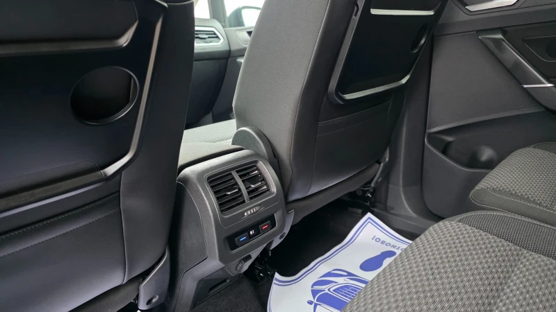 VW Touran KATO ЧИСТО НОВ/1.6d/110hp/7m, снимка 9 - Автомобили и джипове - 53488522