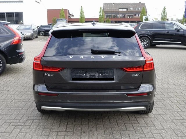 Volvo V60 Cross Country  B4 D AWD Plus, снимка 3 - Автомобили и джипове - 47775608