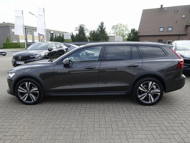 Volvo V60 Cross Country  B4 D AWD Plus, снимка 8 - Автомобили и джипове - 47775608