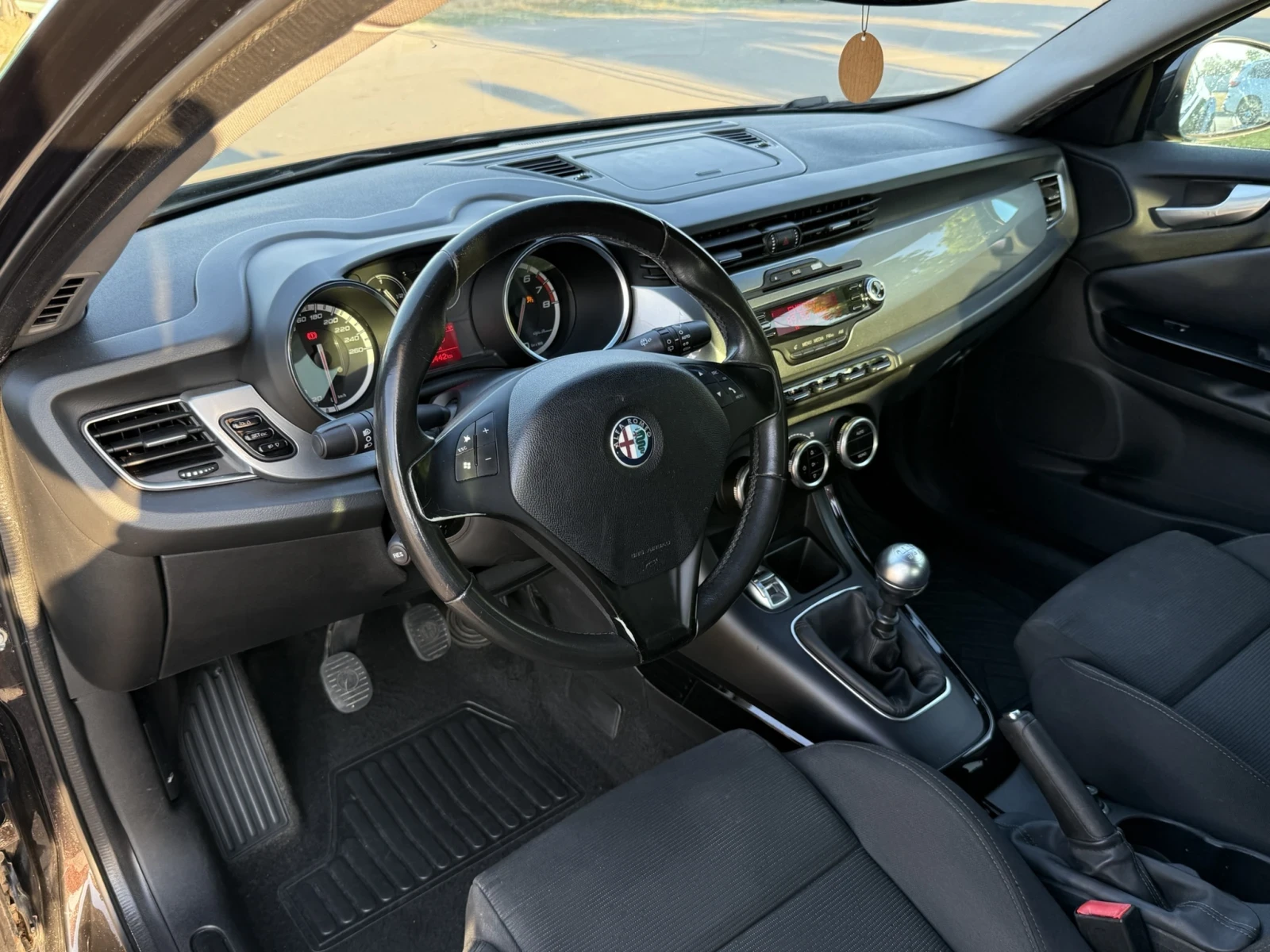 Alfa Romeo Giulietta 1.4T - изображение 9