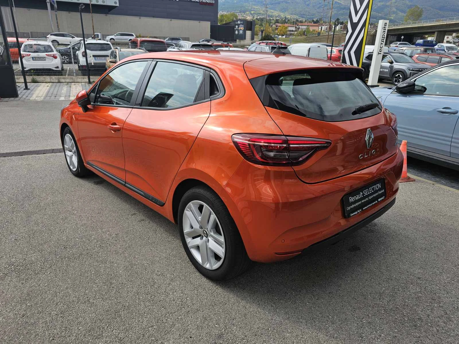 Renault Clio E-TECH HYBRID 90 EDC - изображение 4