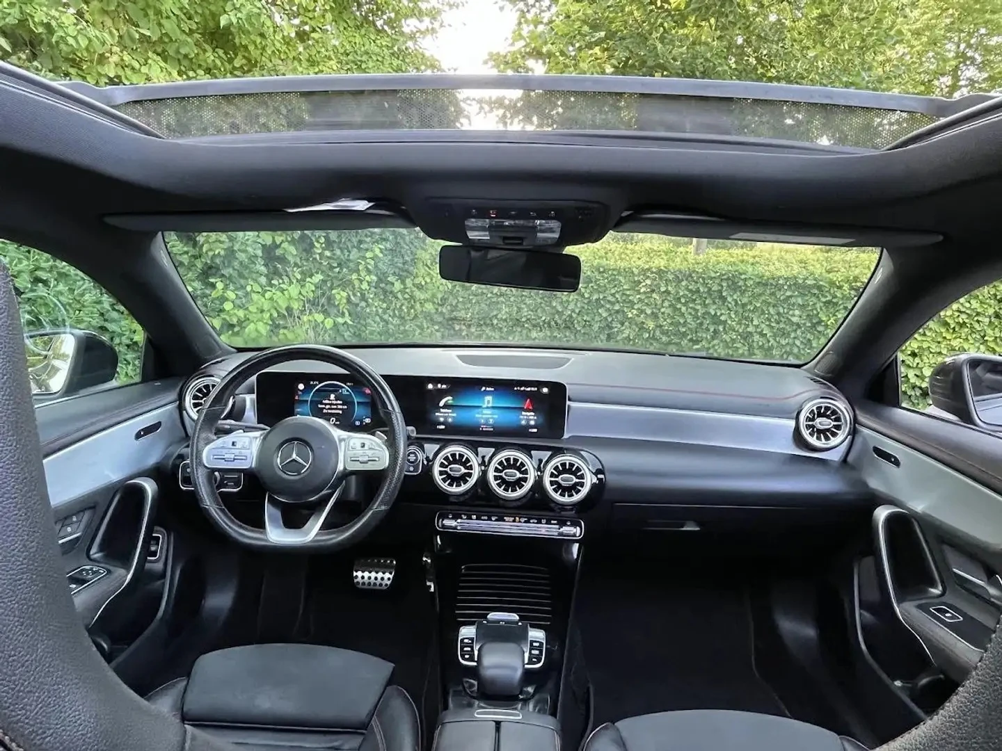 Mercedes-Benz CLA 180d Coupe AMG Line - изображение 7