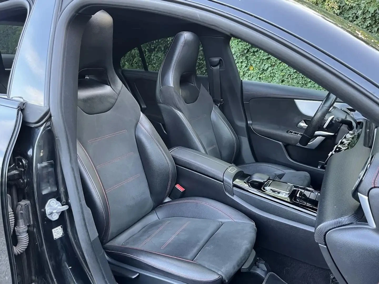 Mercedes-Benz CLA 180d Coupe AMG Line - изображение 9