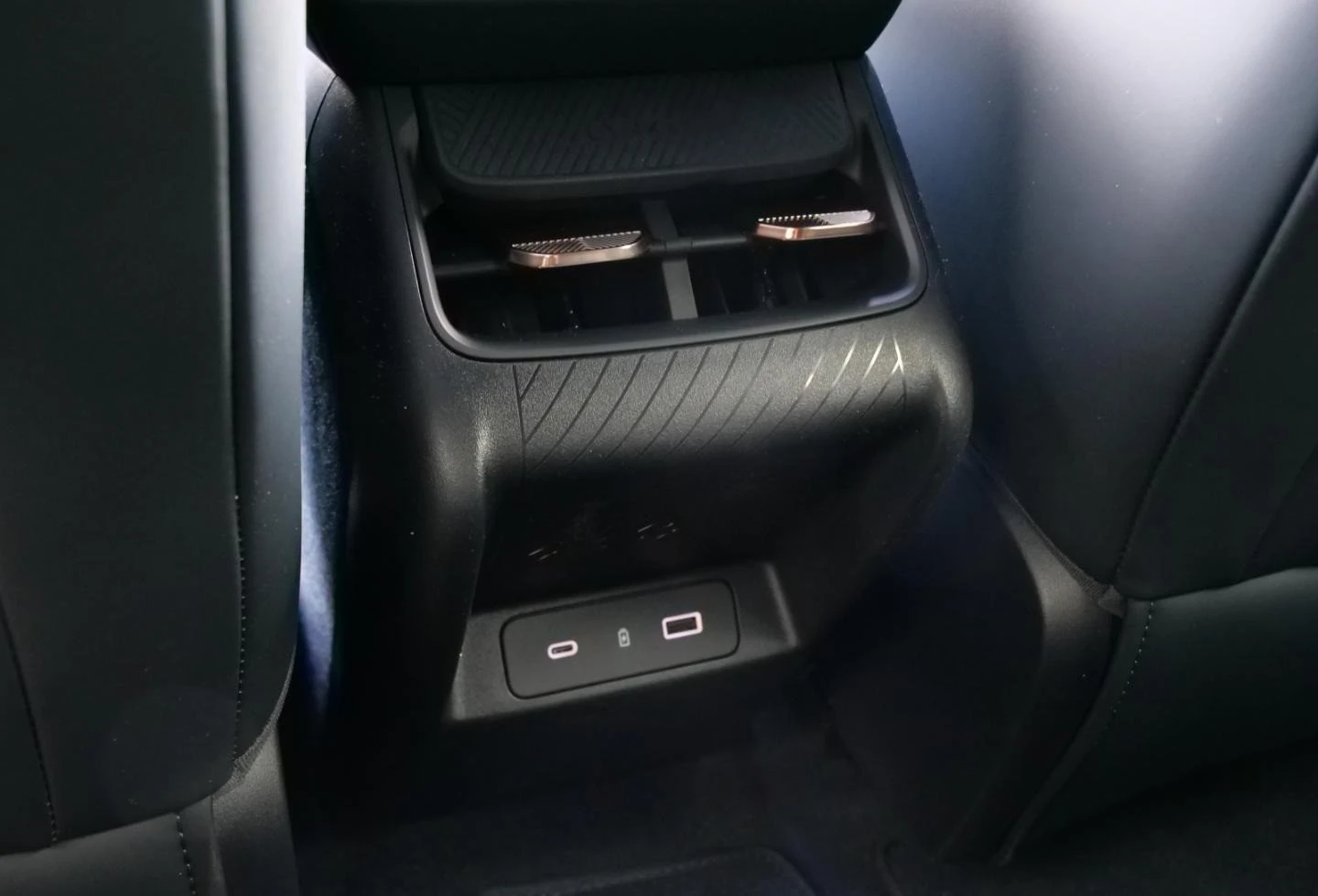 LynkCo 08 1.5 PLUG-IN HYBRID H/K 360 PANORAMA LED KEYLESS | Mobile.bg � ����������� 14