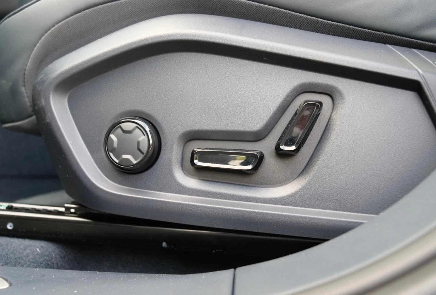LynkCo 08 1.5 PLUG-IN HYBRID H/K 360 PANORAMA LED KEYLESS - изображение 6