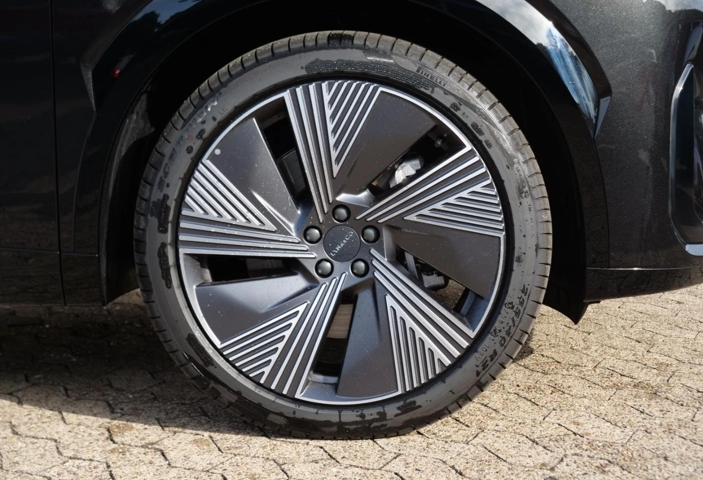 LynkCo 08 1.5 PLUG-IN HYBRID H/K 360 PANORAMA LED KEYLESS - изображение 4