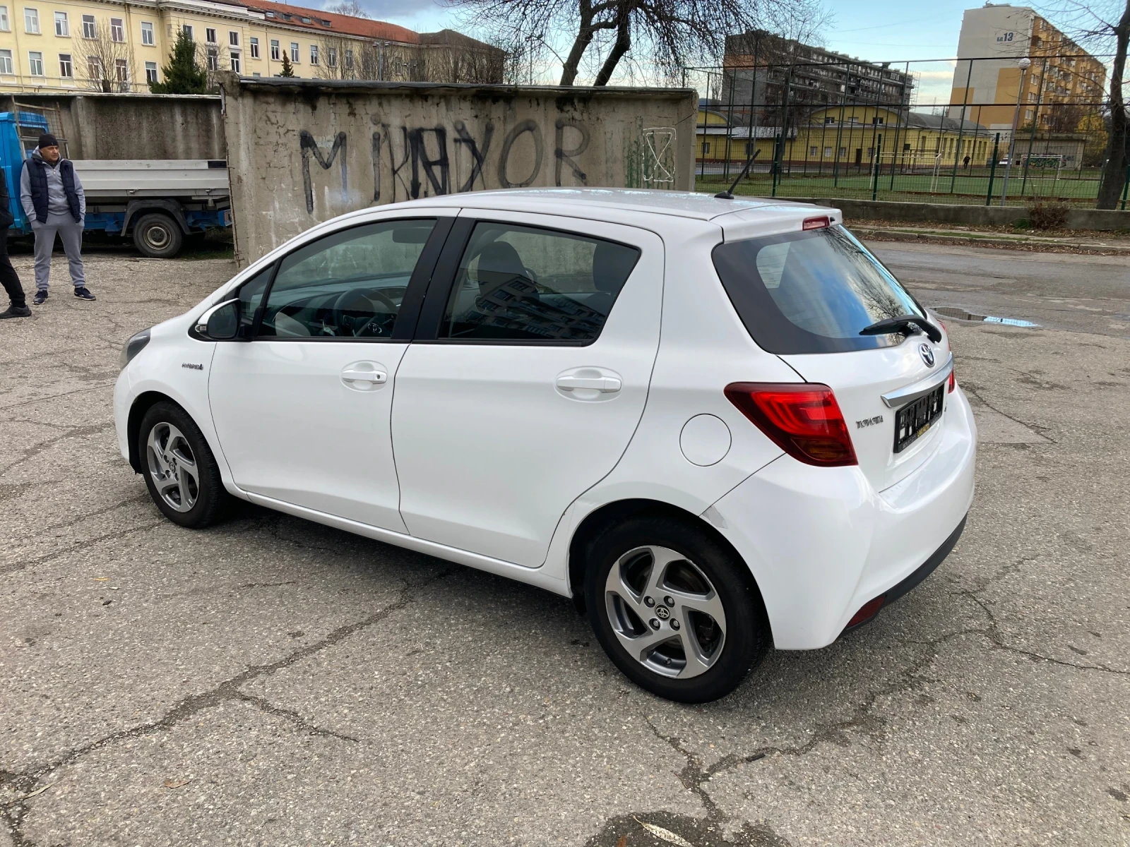 Toyota Yaris 1.5 Hibrid EVRO 6 avtomatik - изображение 4