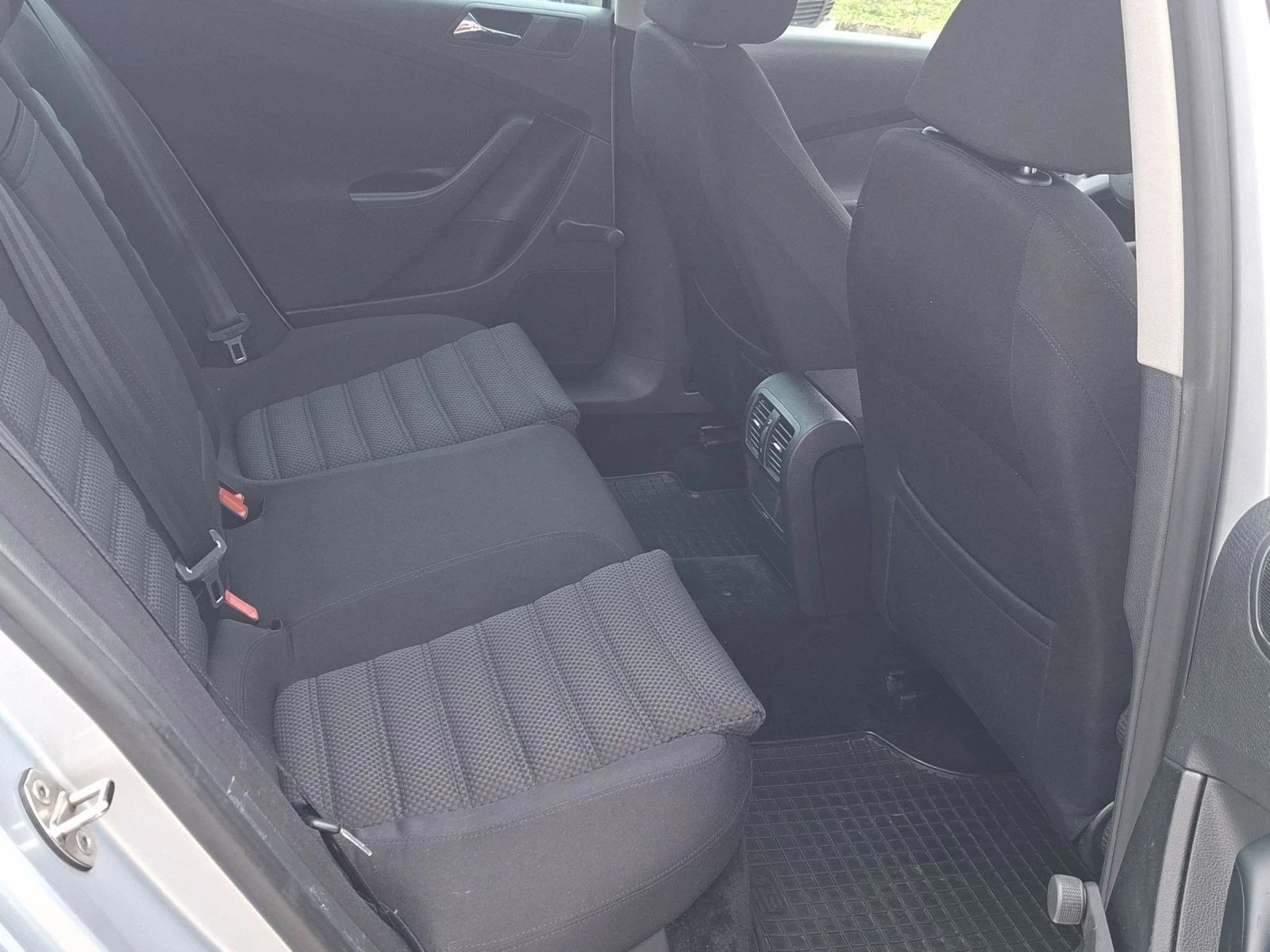 VW Passat 1.9TDi 105кс.Bluemotion, снимка 12 - Автомобили и джипове - 53915166