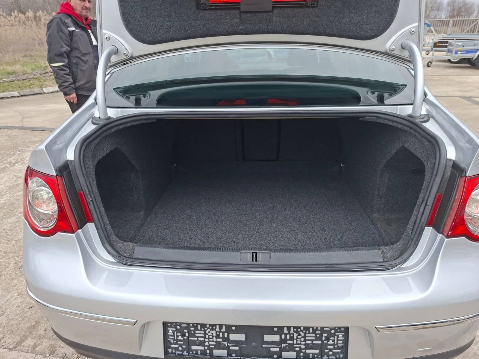 VW Passat 1.9TDi 105кс.Bluemotion, снимка 13 - Автомобили и джипове - 53915166