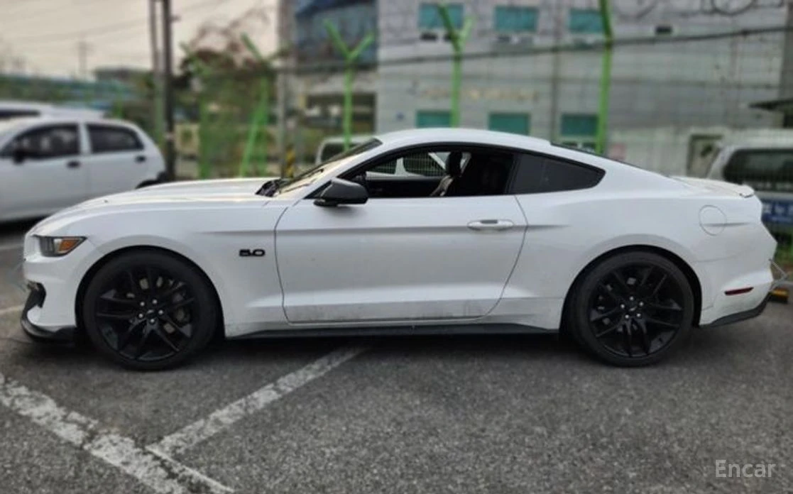 Ford Mustang GT 5.0* CARBON* КОЖА* NAVI* ПОДГРЕВ* ОБДУХВАНЕ* , снимка 3 - Автомобили и джипове - 54238272
