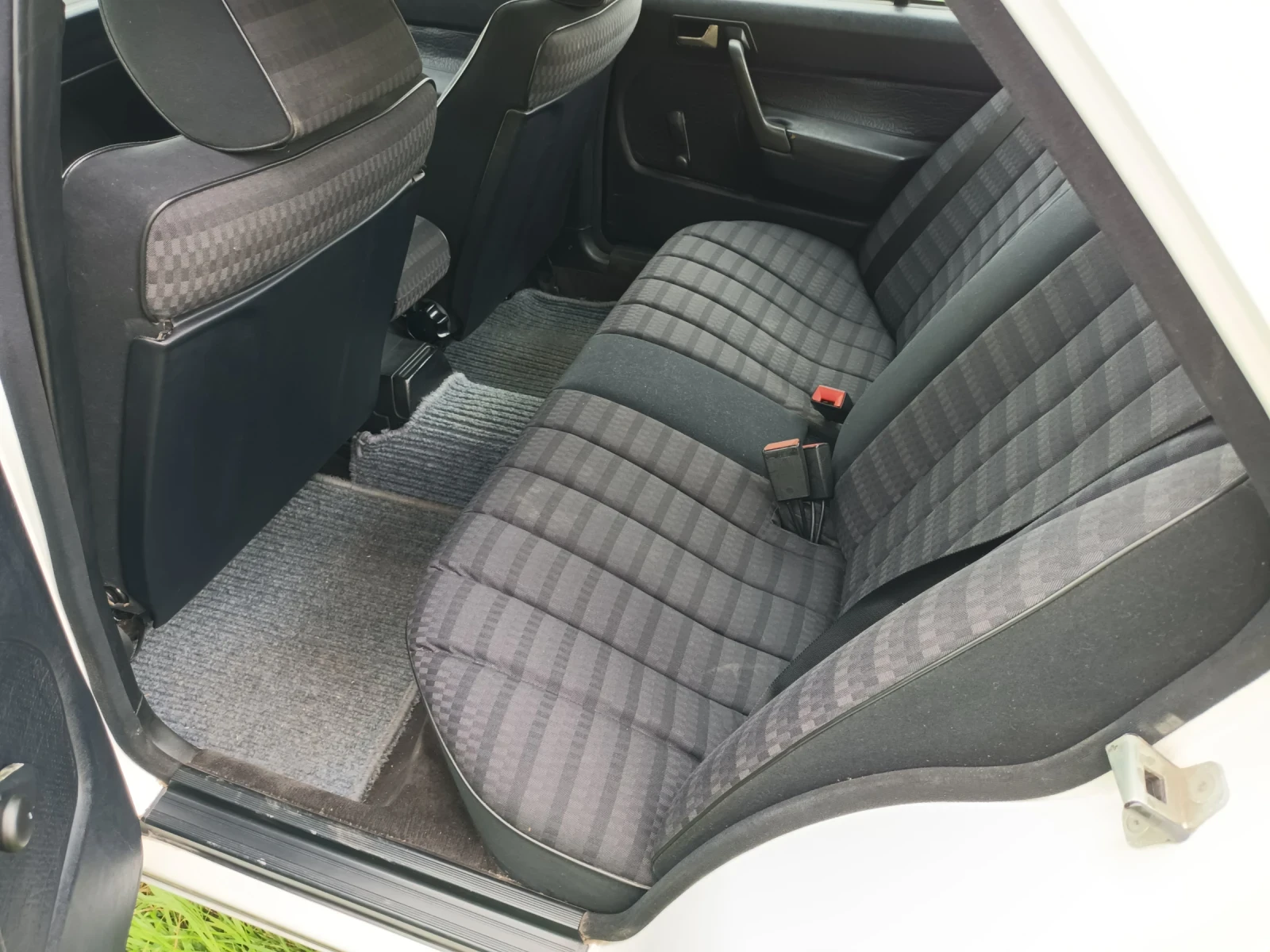 Mercedes-Benz 190, снимка 7 - Автомобили и джипове - 55985878