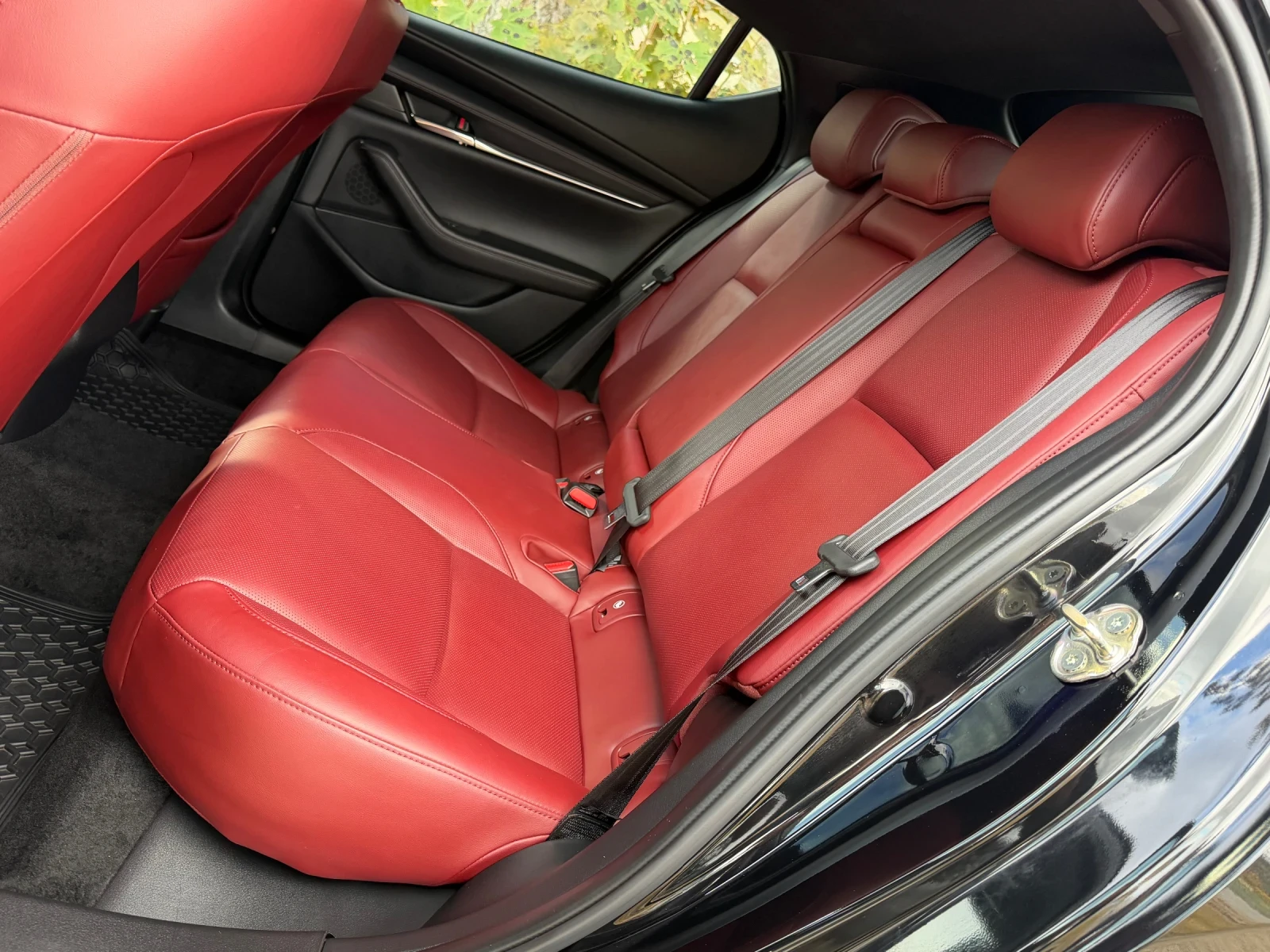 Mazda 3 2.5 Skyactiv-G, снимка 9 - Автомобили и джипове - 56714761