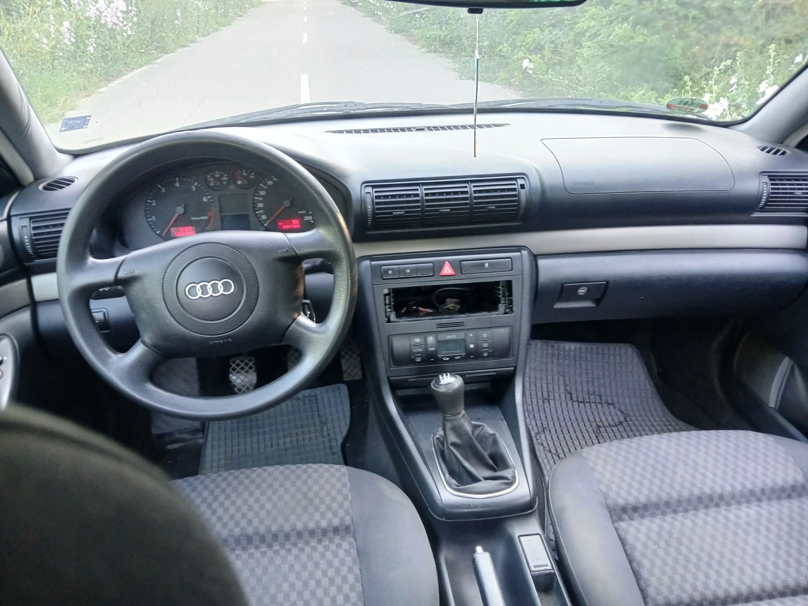 Audi A4 1, 6i, снимка 9 - Автомобили и джипове - 56715033