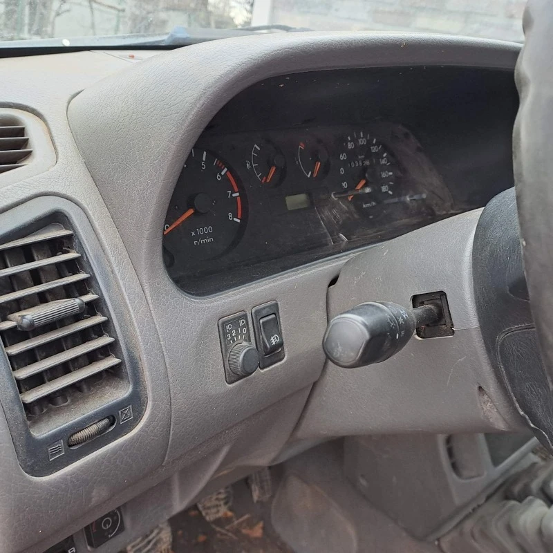 Nissan Terrano, снимка 11 - Автомобили и джипове - 47492896