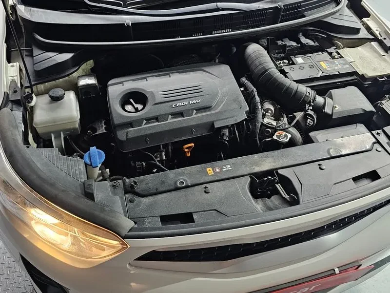 Kia Stonic 1.6 Deluxe, снимка 6 - Автомобили и джипове - 55786592