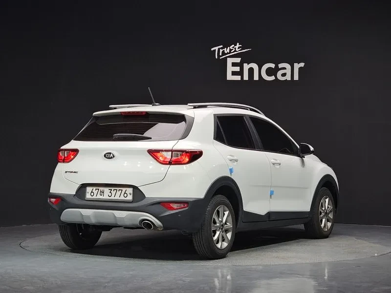 Kia Stonic 1.6 Deluxe, снимка 2 - Автомобили и джипове - 55786592