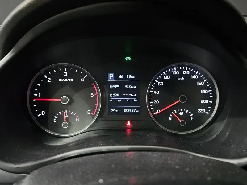 Kia Stonic 1.6 Deluxe, снимка 8 - Автомобили и джипове - 55786592