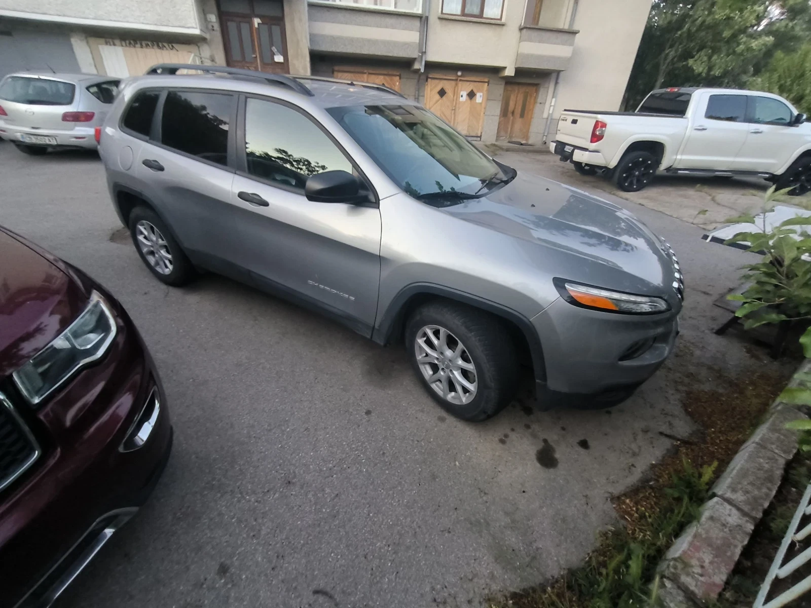 Jeep Cherokee, снимка 3 - Автомобили и джипове - 54656877