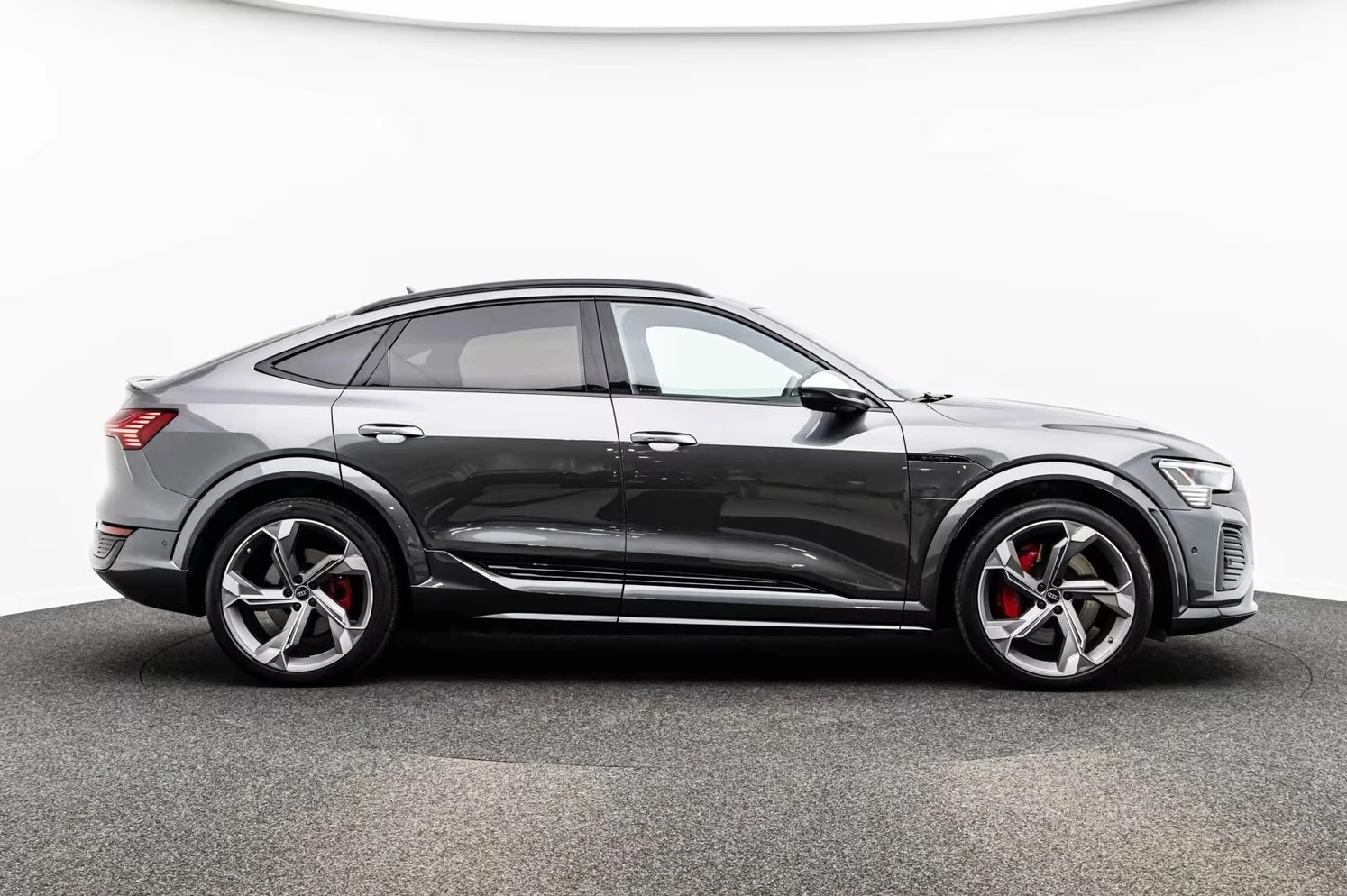 Audi SQ8 E-TRON / B&O / HUD / 360 / PANO / MATRIX / VIRTUAL, снимка 8 - Автомобили и джипове - 55120164