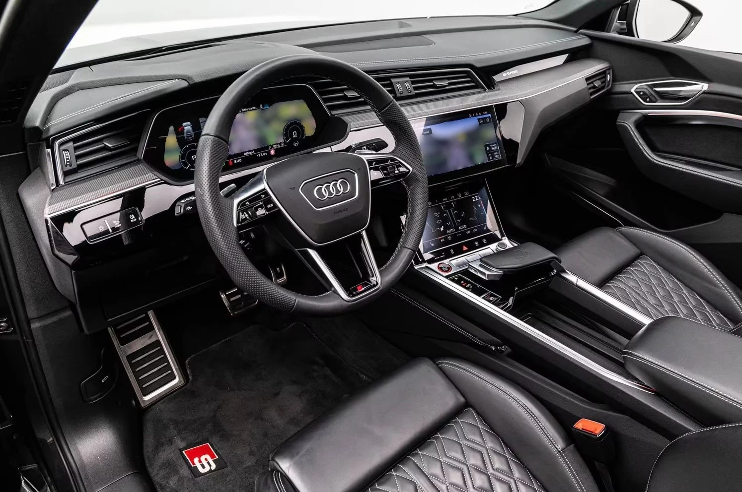 Audi SQ8 E-TRON / B&O / HUD / 360 / PANO / MATRIX / VIRTUAL, снимка 11 - Автомобили и джипове - 55120164