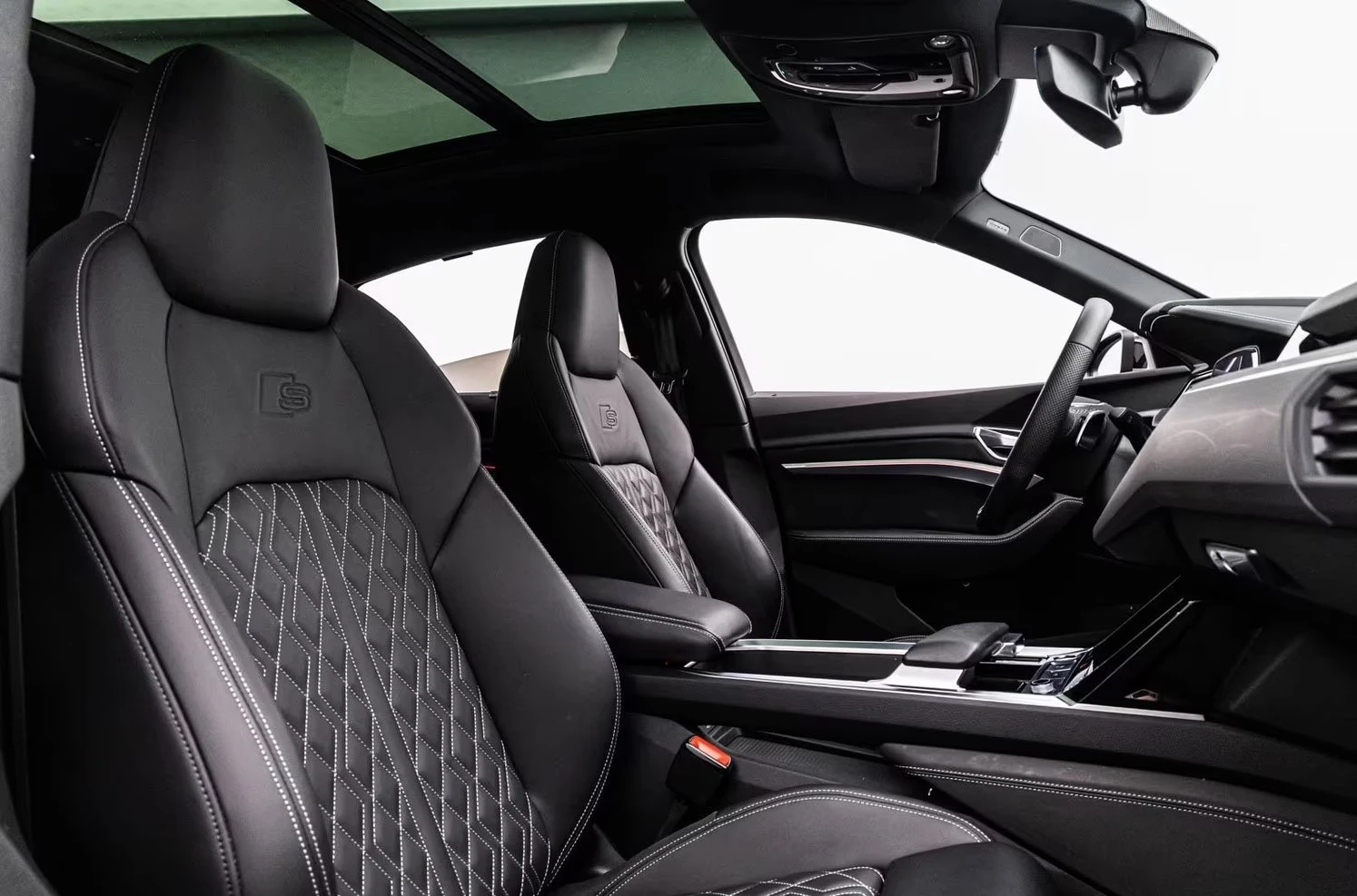 Audi SQ8 E-TRON / B&O / HUD / 360 / PANO / MATRIX / VIRTUAL, снимка 15 - Автомобили и джипове - 55120164