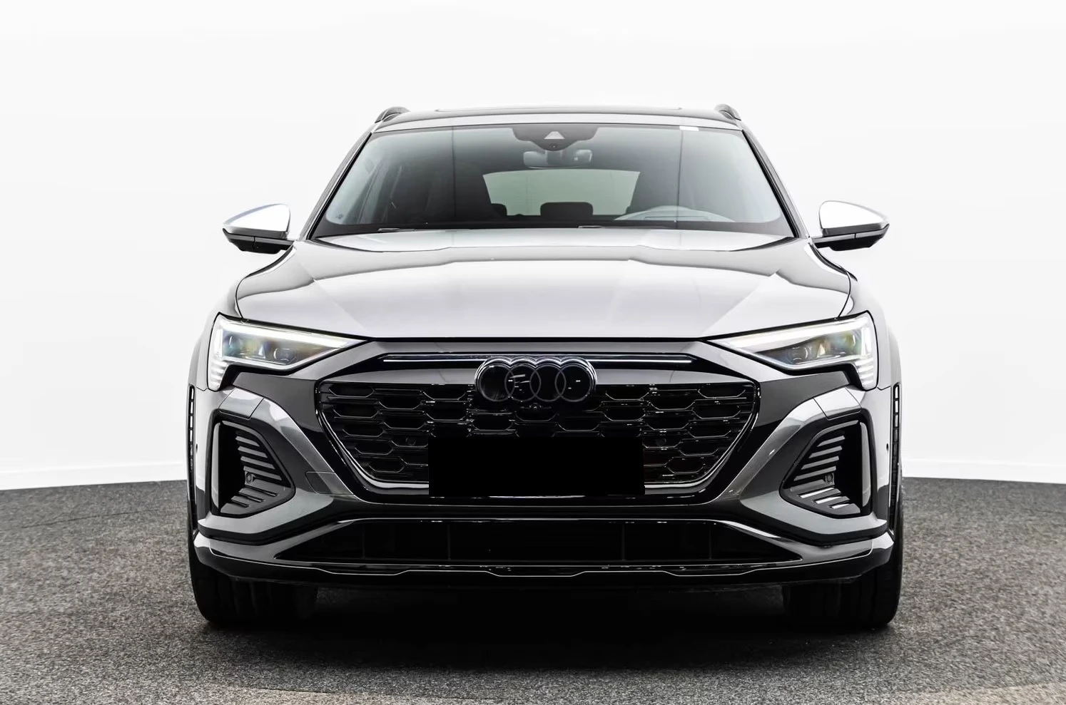 Audi SQ8 E-TRON / B&O / HUD / 360 / PANO / MATRIX / VIRTUAL, снимка 2 - Автомобили и джипове - 55120164