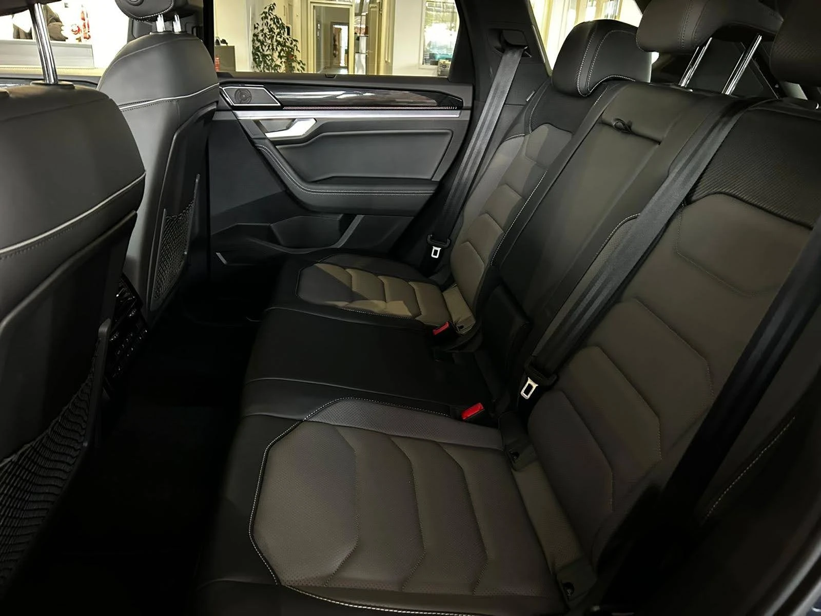 VW Touareg 3.0TDI R-Line ����������� - 01.2030�.   | Mobile.bg � ����������� 12
