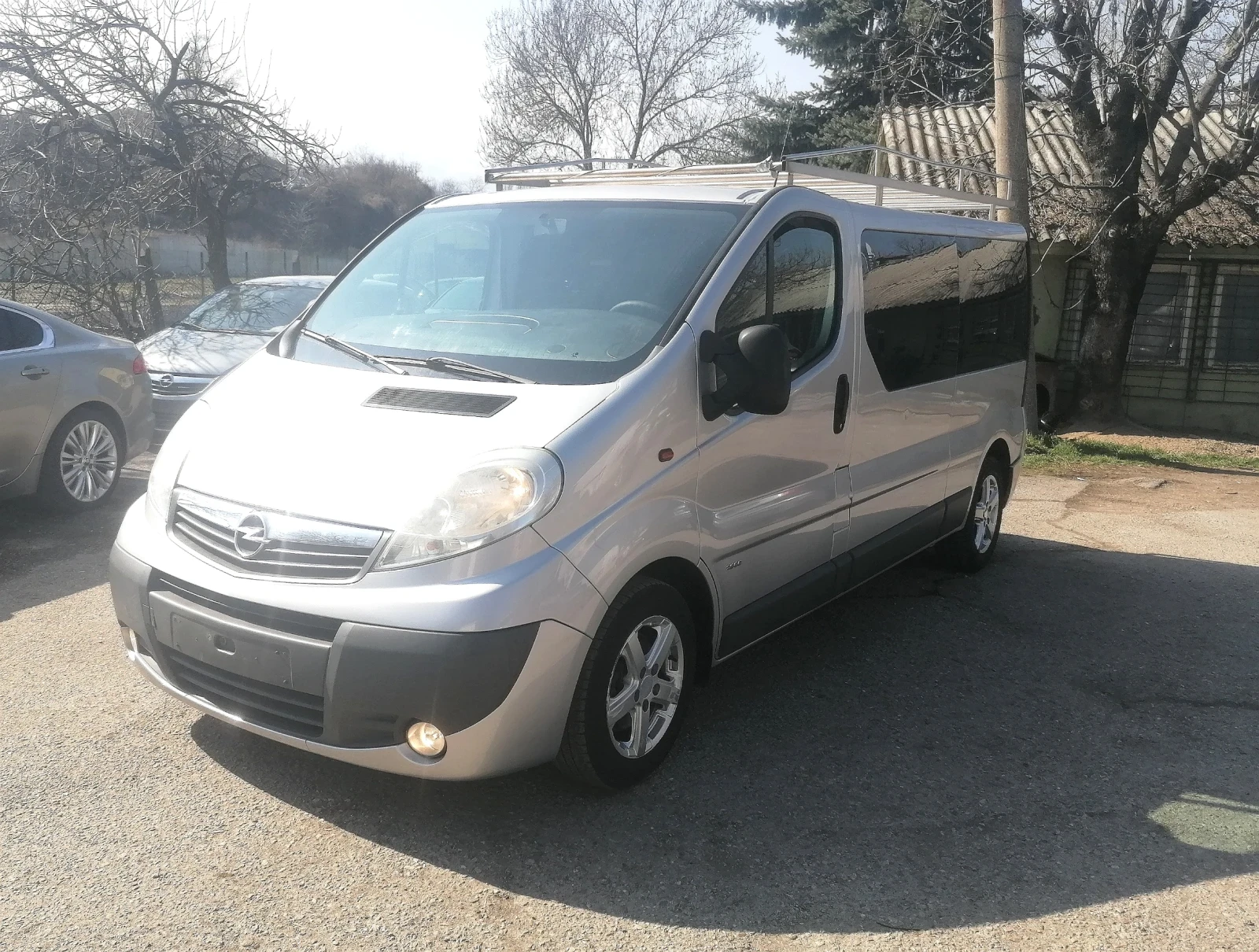Opel Vivaro 2.0 Cdti 5+ 1 климатик, снимка 3 - Бусове и автобуси - 53809821