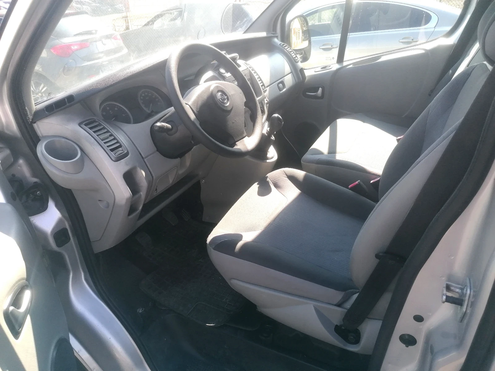 Opel Vivaro 2.0 Cdti 5+ 1 климатик, снимка 9 - Бусове и автобуси - 53809821