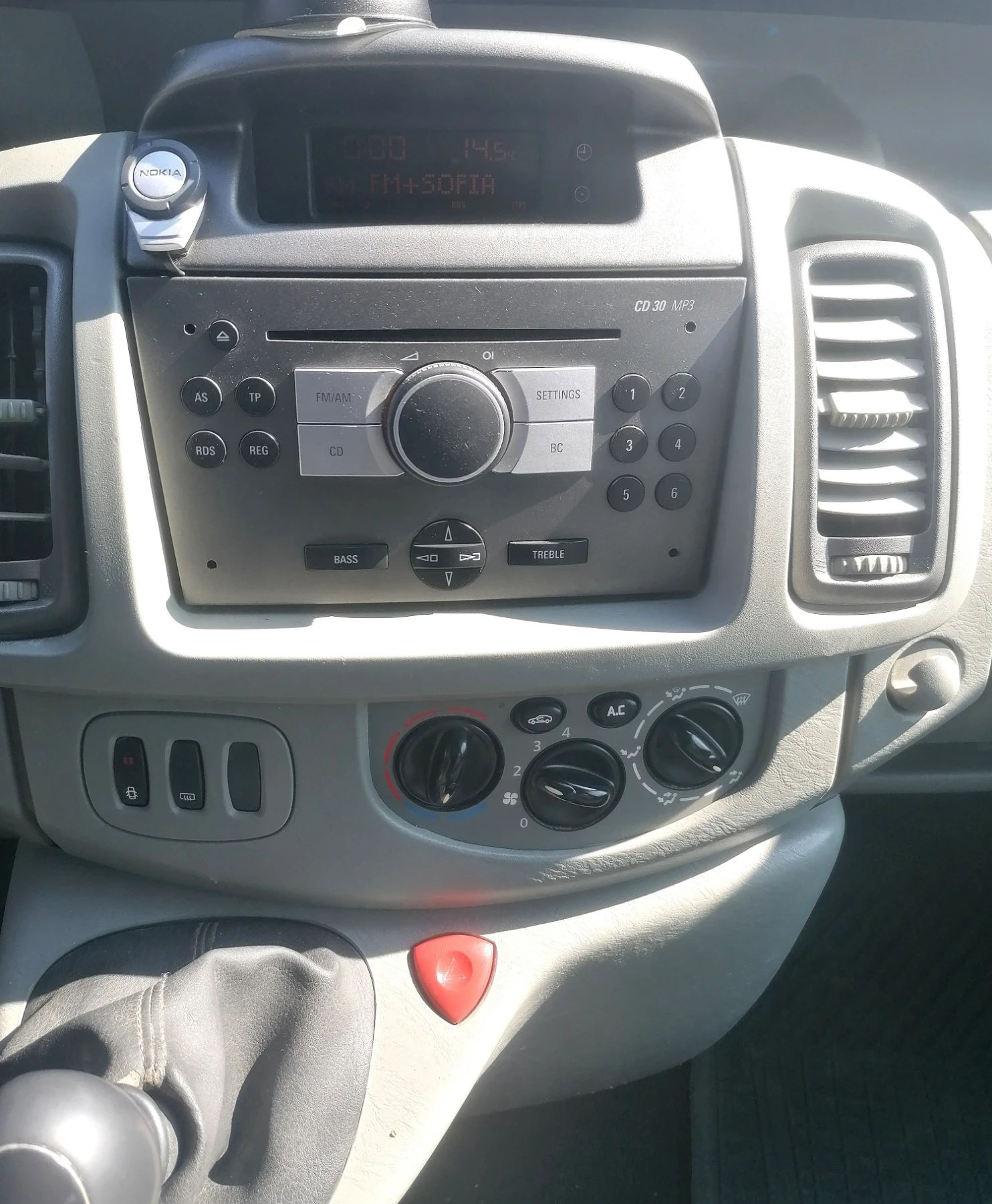 Opel Vivaro 2.0 Cdti 5+ 1 климатик, снимка 12 - Бусове и автобуси - 53809821