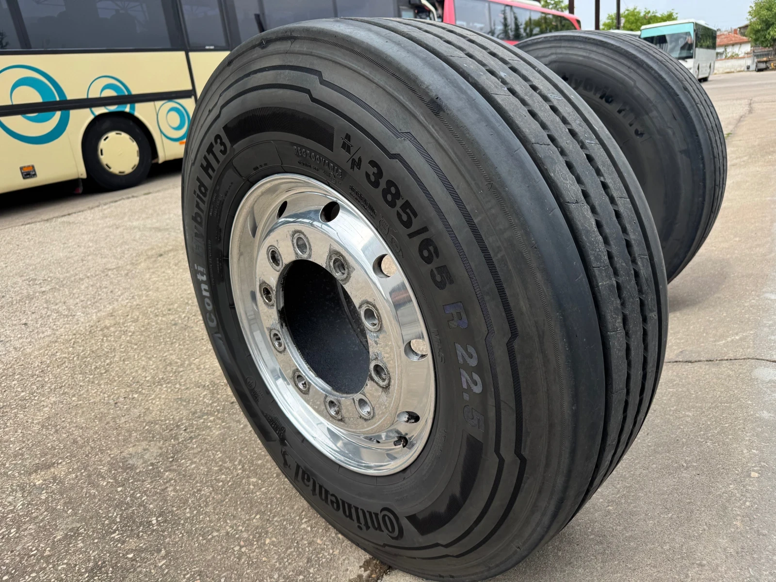 Volvo Fh16 750  гуми 2броя Conti Hybrid HT3 - изображение 3