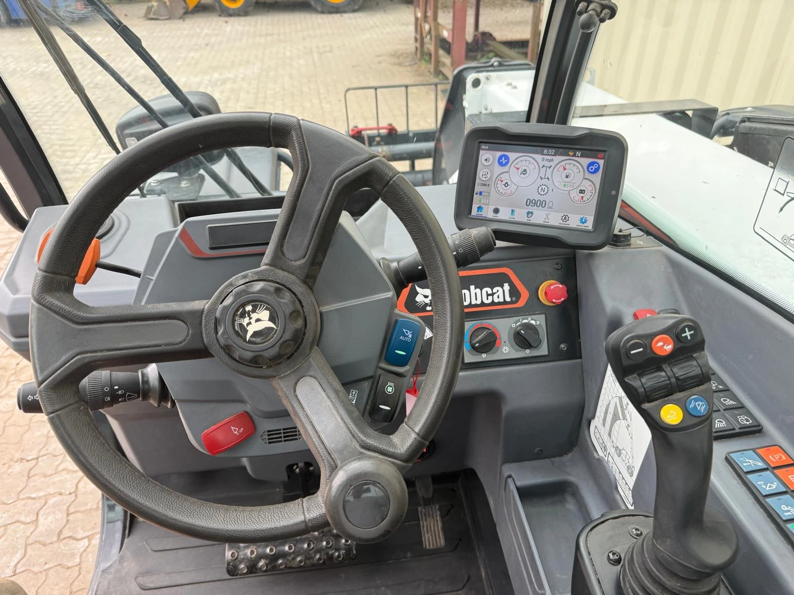 Телескопичен товарач Bobcat TL 43.80 HF AGRI ЛИЗИНГ, снимка 12 - Селскостопанска техника - 55191540