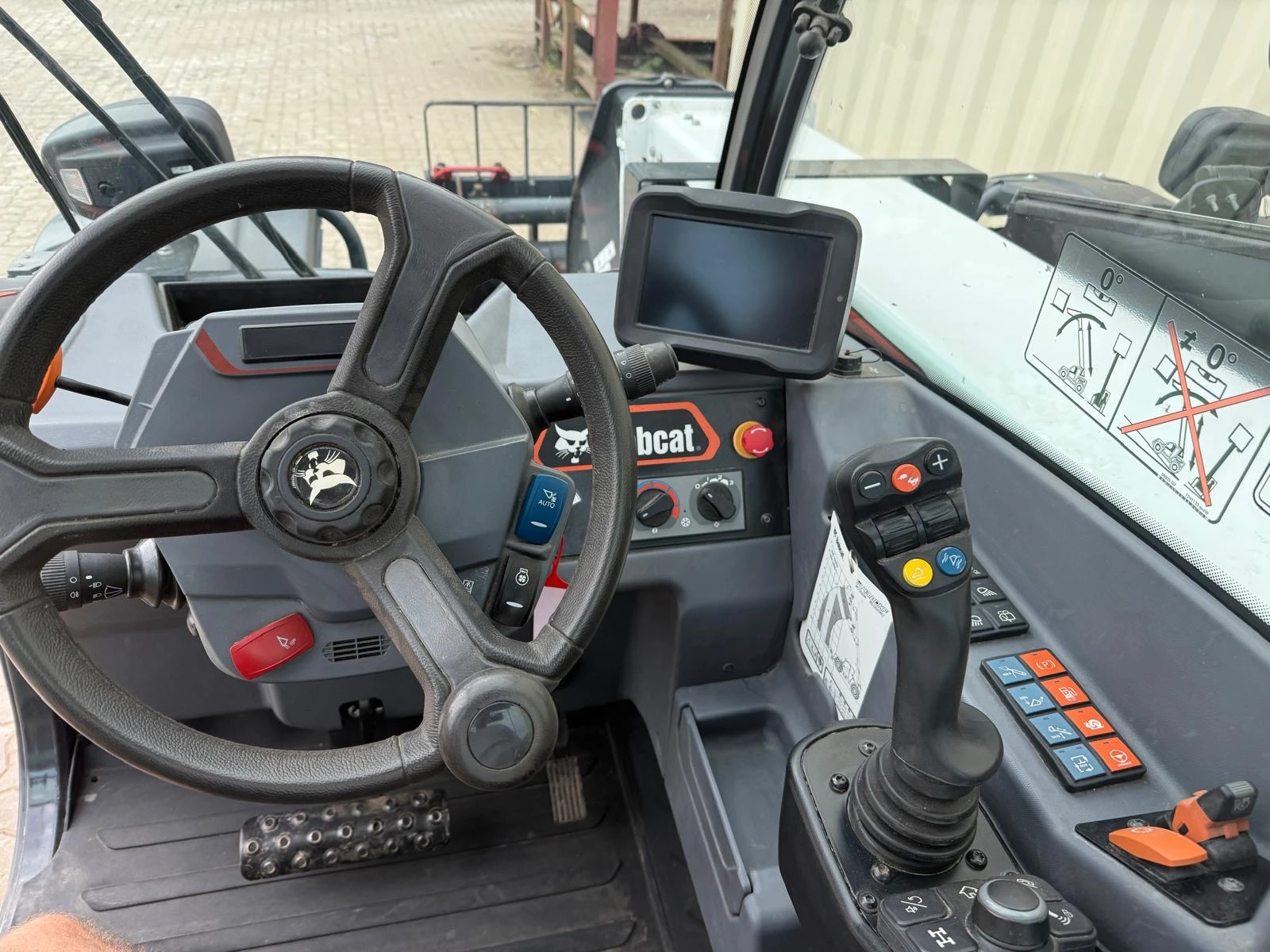 Телескопичен товарач Bobcat TL 43.80 HF AGRI ЛИЗИНГ, снимка 14 - Селскостопанска техника - 55191540