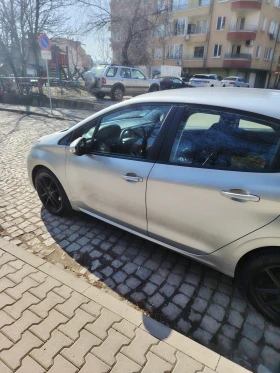 Peugeot 208 1.0 бензин, снимка 8