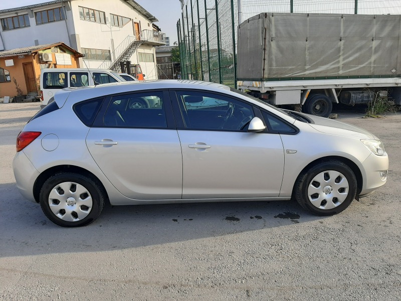 Opel Astra 1.4 101ks., снимка 6 - Автомобили и джипове - 46405077