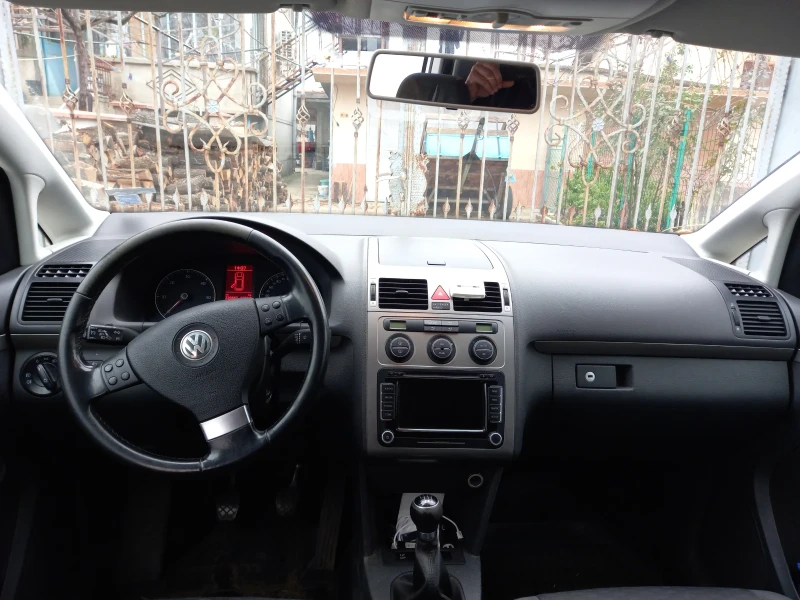 VW Touran, снимка 3 - Автомобили и джипове - 48114662