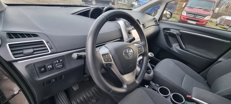 Toyota Verso 1.6 D4D 112k.c UNIKAT ITALIA EURO 6B , снимка 9 - Автомобили и джипове - 48200672