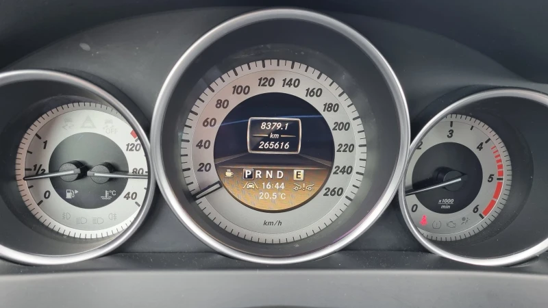 Mercedes-Benz C 350 V6 AMG/PANO/DISTRONIC/4-MATIC/TOP, снимка 11 - Автомобили и джипове - 50460792