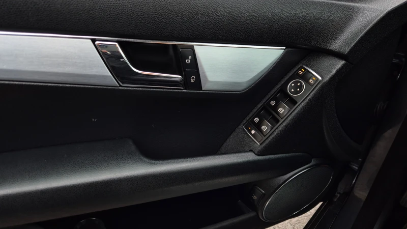 Mercedes-Benz C 180 1.8 kompressor, снимка 10 - Автомобили и джипове - 52356992